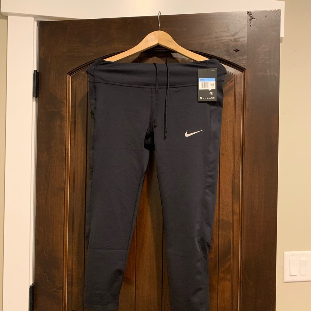 Black Nike Cropped Workout Pants - NWT size Medium
